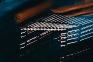 Colas: el arte de esperar con inteligencia (o cómo la paciencia salvó internet)